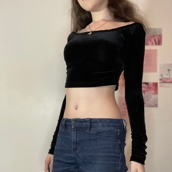 Black velvet crop top - Picture 2 of 10